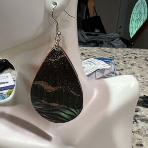 Pattern tear drop earrings